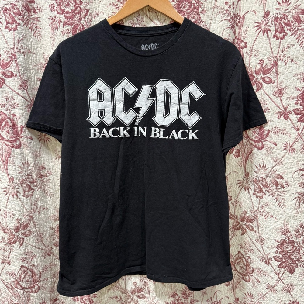 AC/DC Back in Black Graphic T-Shirt Men’s Large